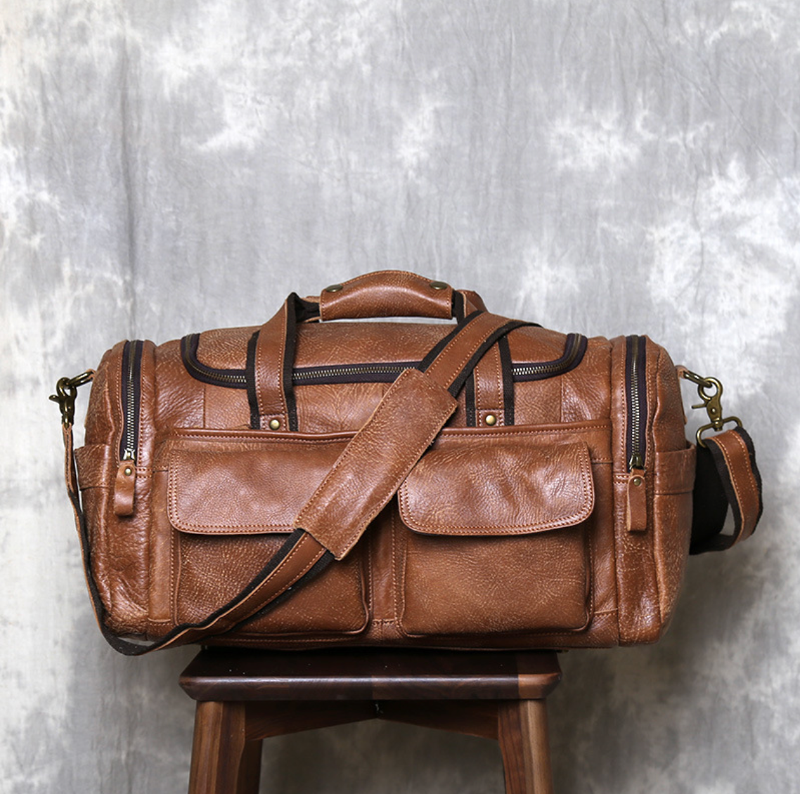 LEATHER DUFFLE TRAVEL BAG
