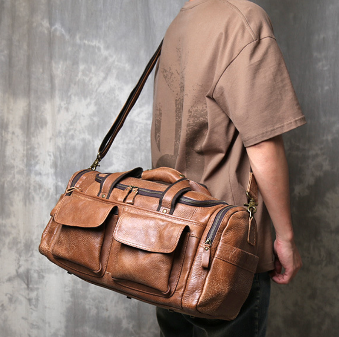 LEATHER DUFFLE TRAVEL BAG