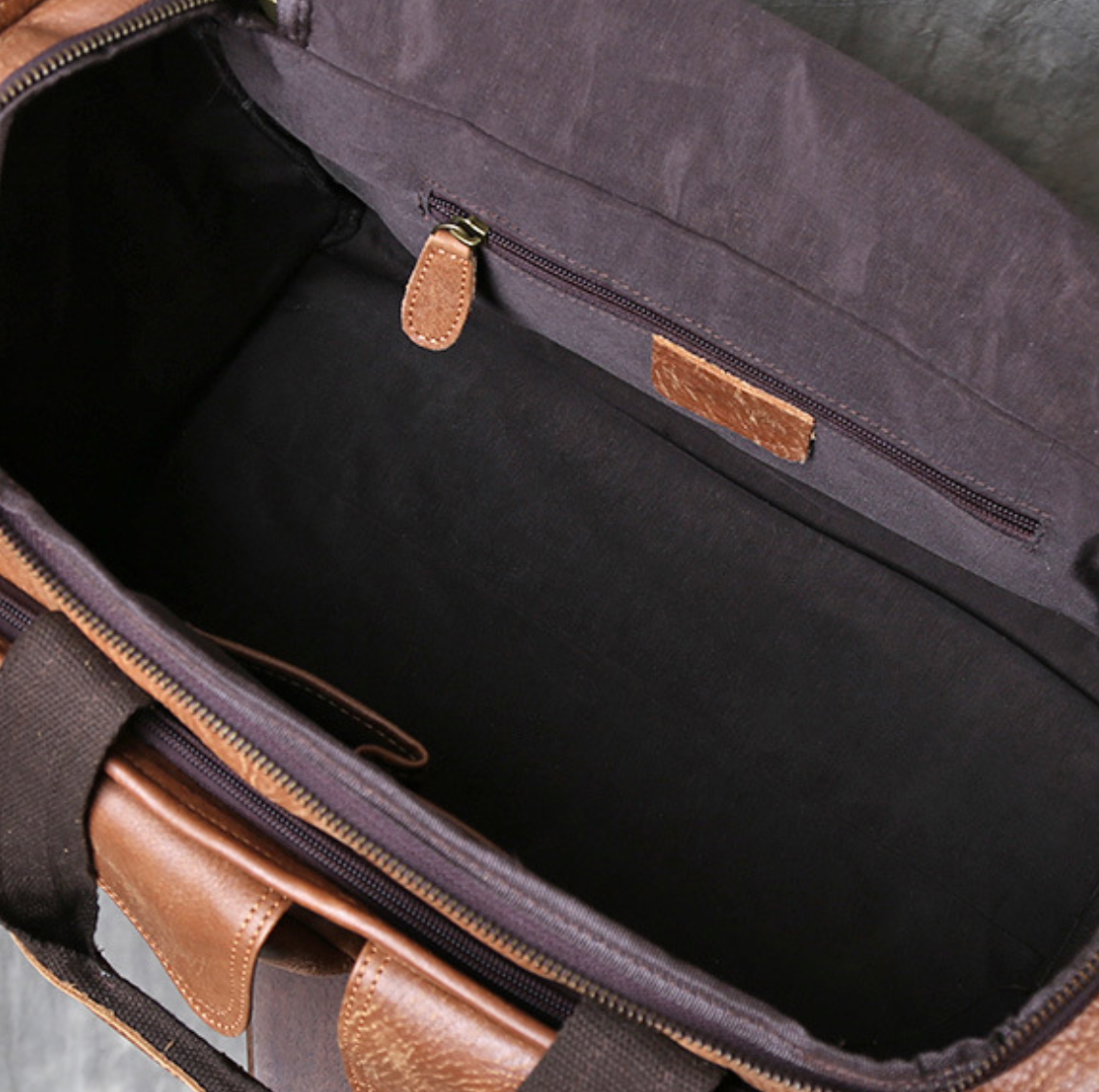 LEATHER DUFFLE TRAVEL BAG