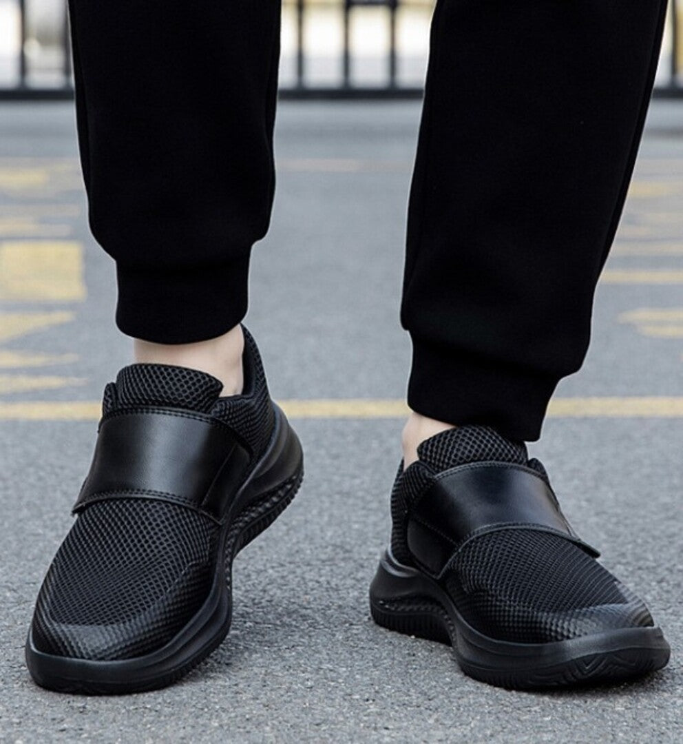 LIGHTWEIGHT VELCRO SHOES