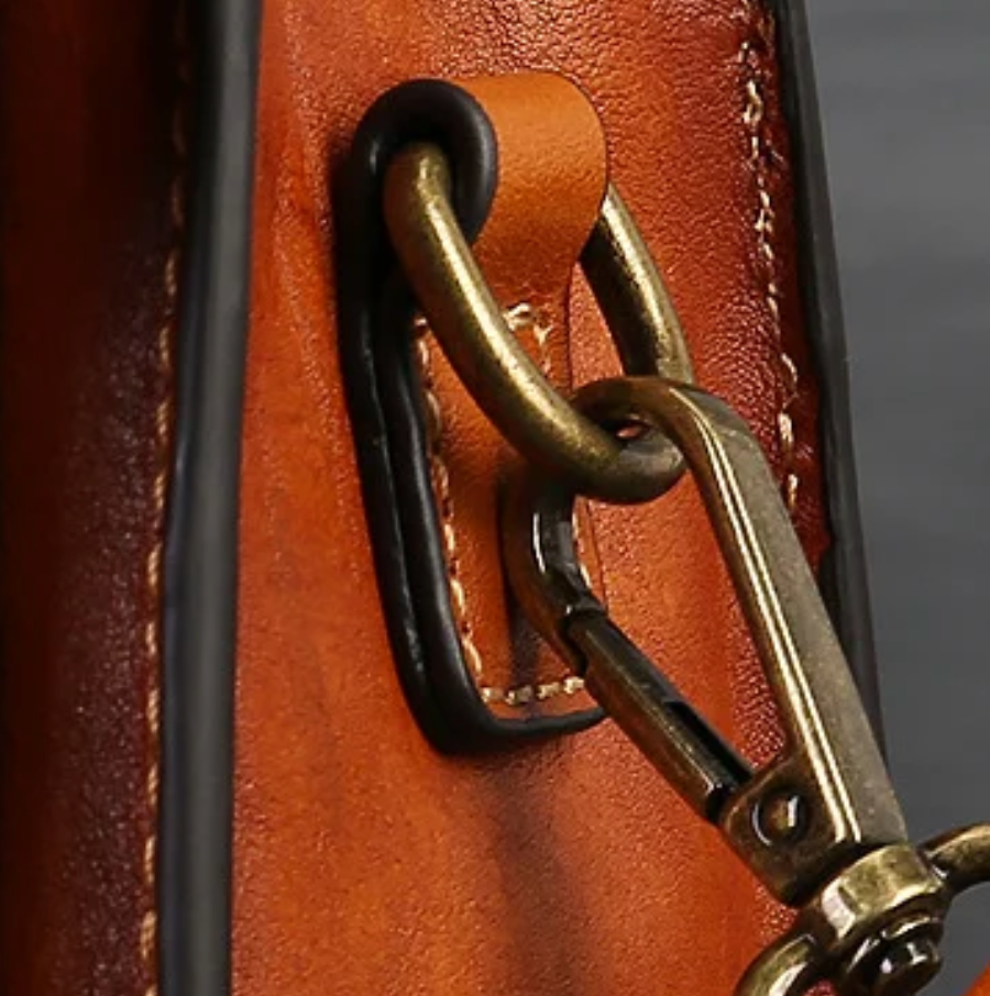 CLASSIC WOMAN LEATHER HANDBAG