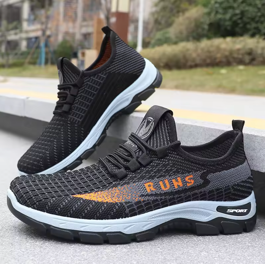 RUNNING LIGHTWEIGHT SNEAKERS