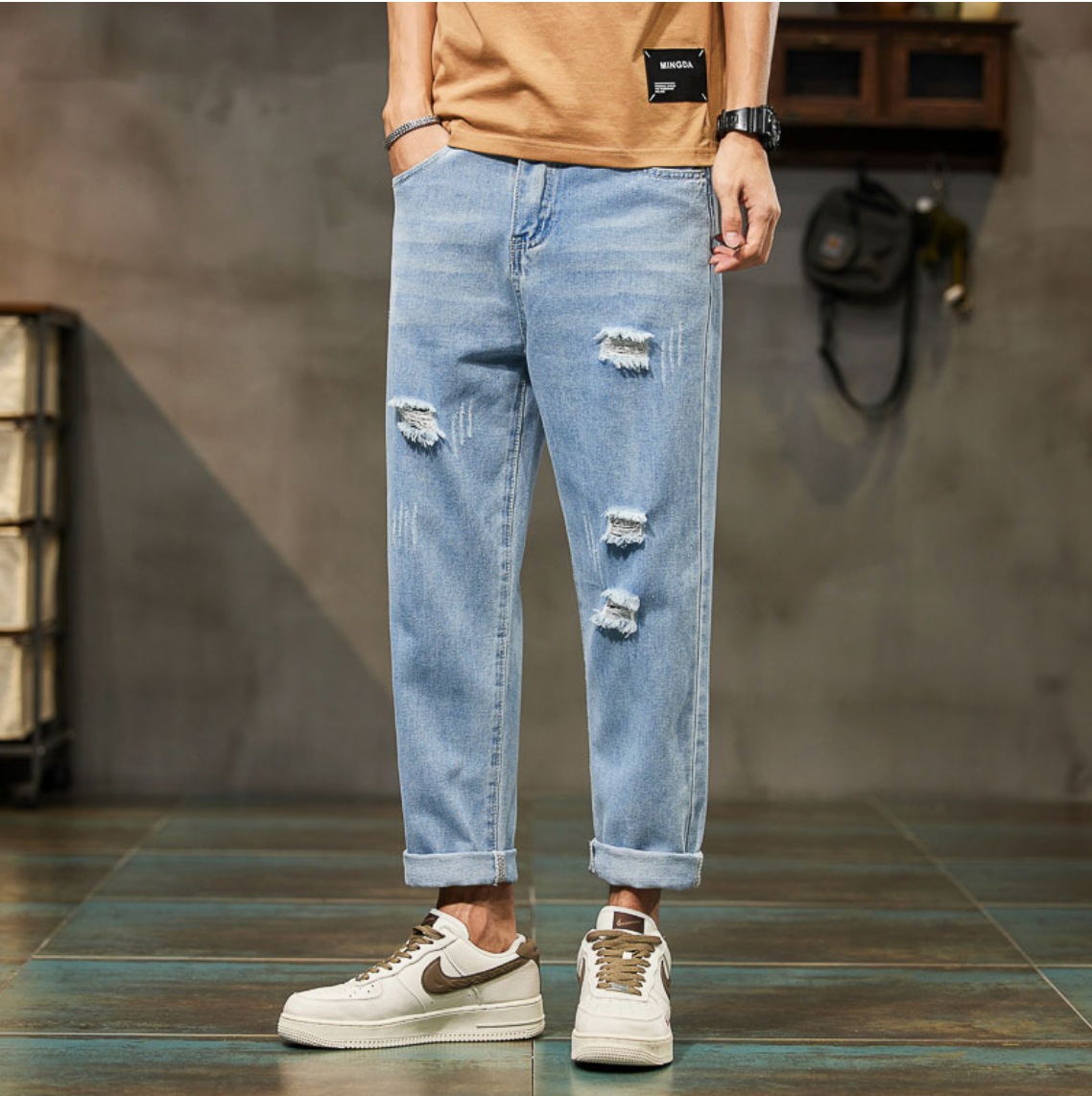 STRAIGHT CASUAL JEANS