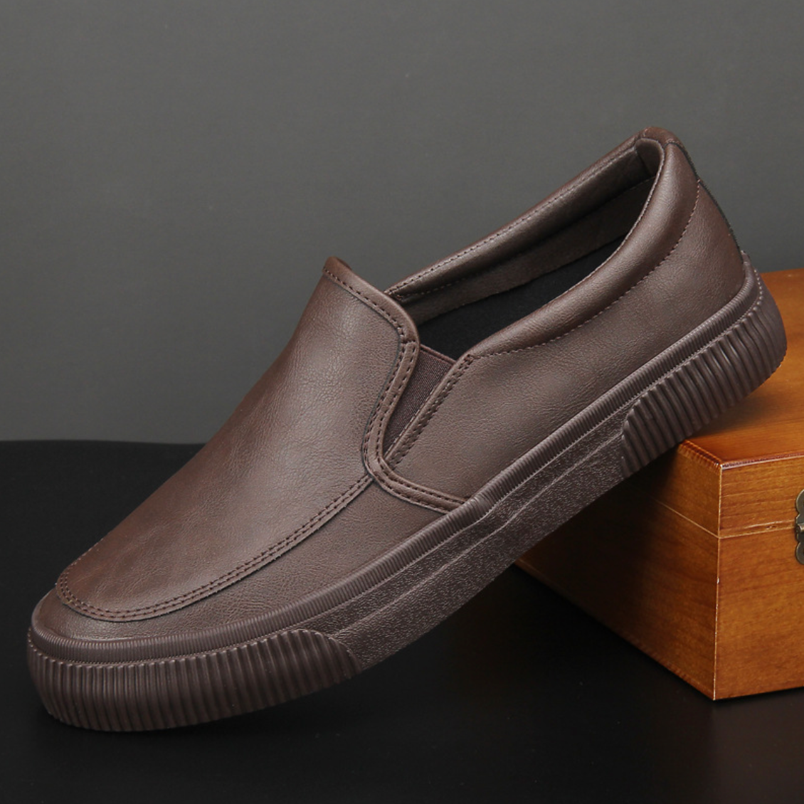 CASUAL LEATHER SLIP-ON BOARD SHOES