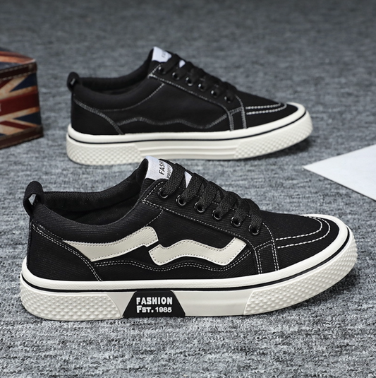 TRENDY CANVAS SNEAKERS