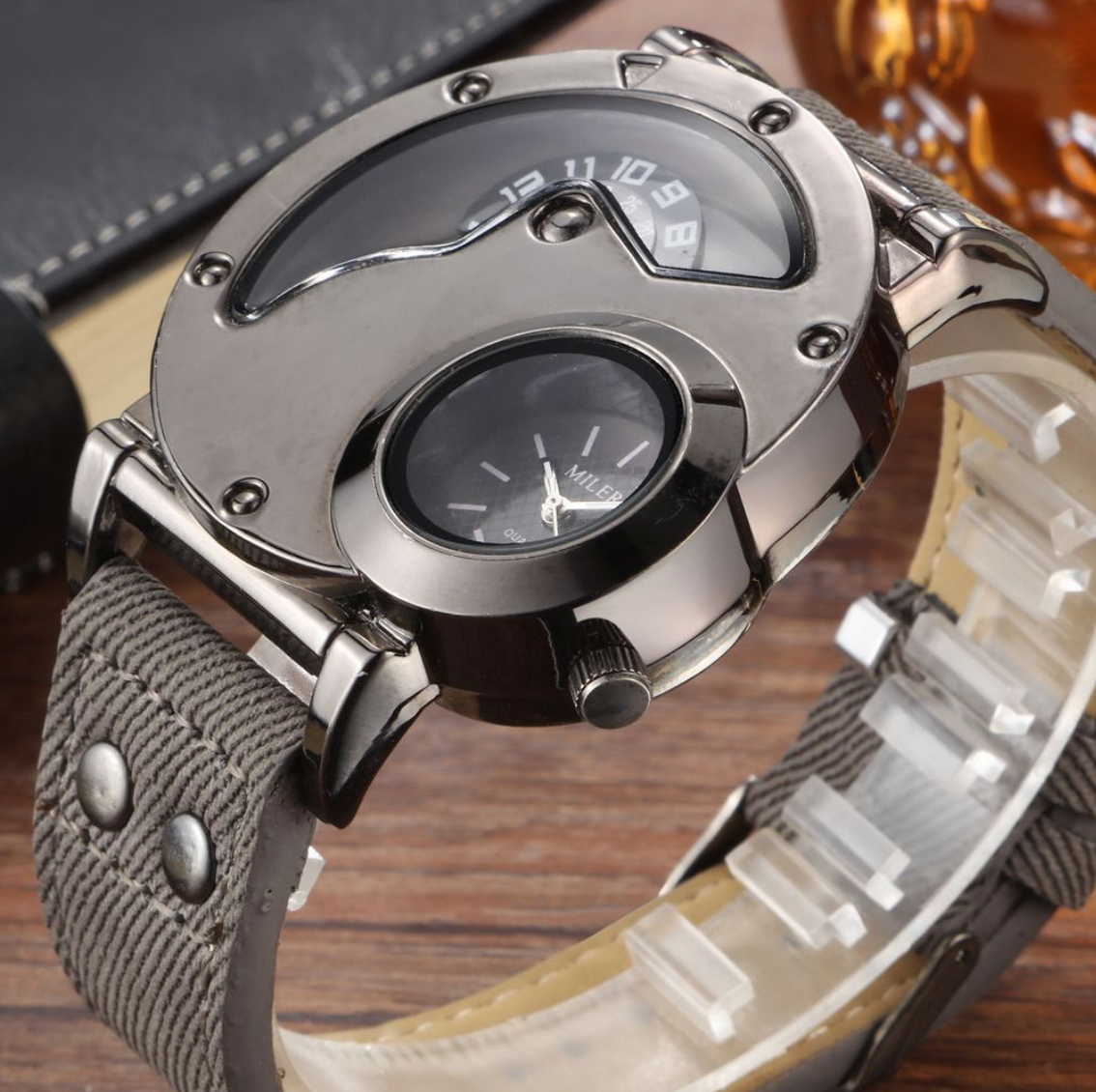 TRAVEL VINTAGE WATCH