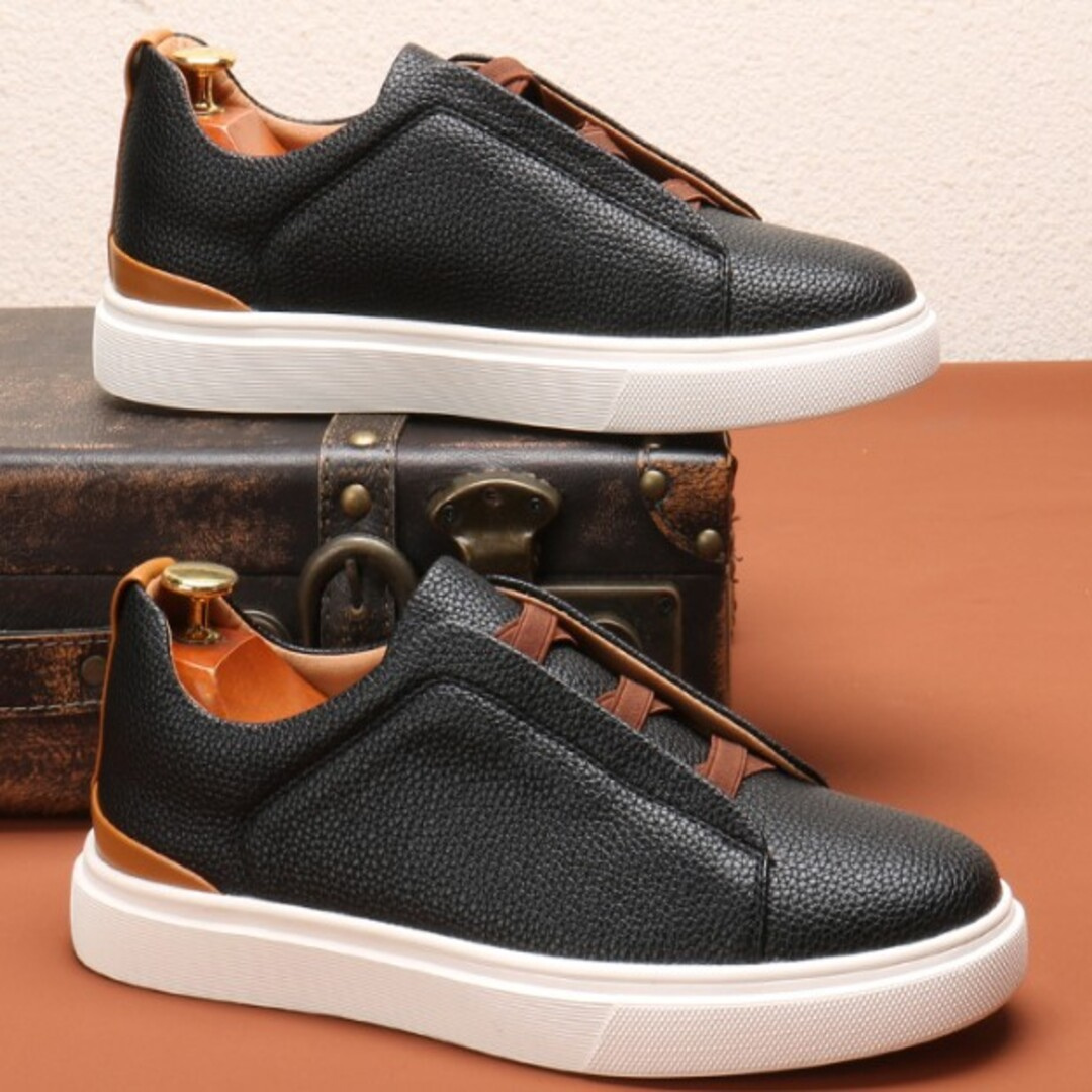 MODERN ELASTIC SNEAKERS
