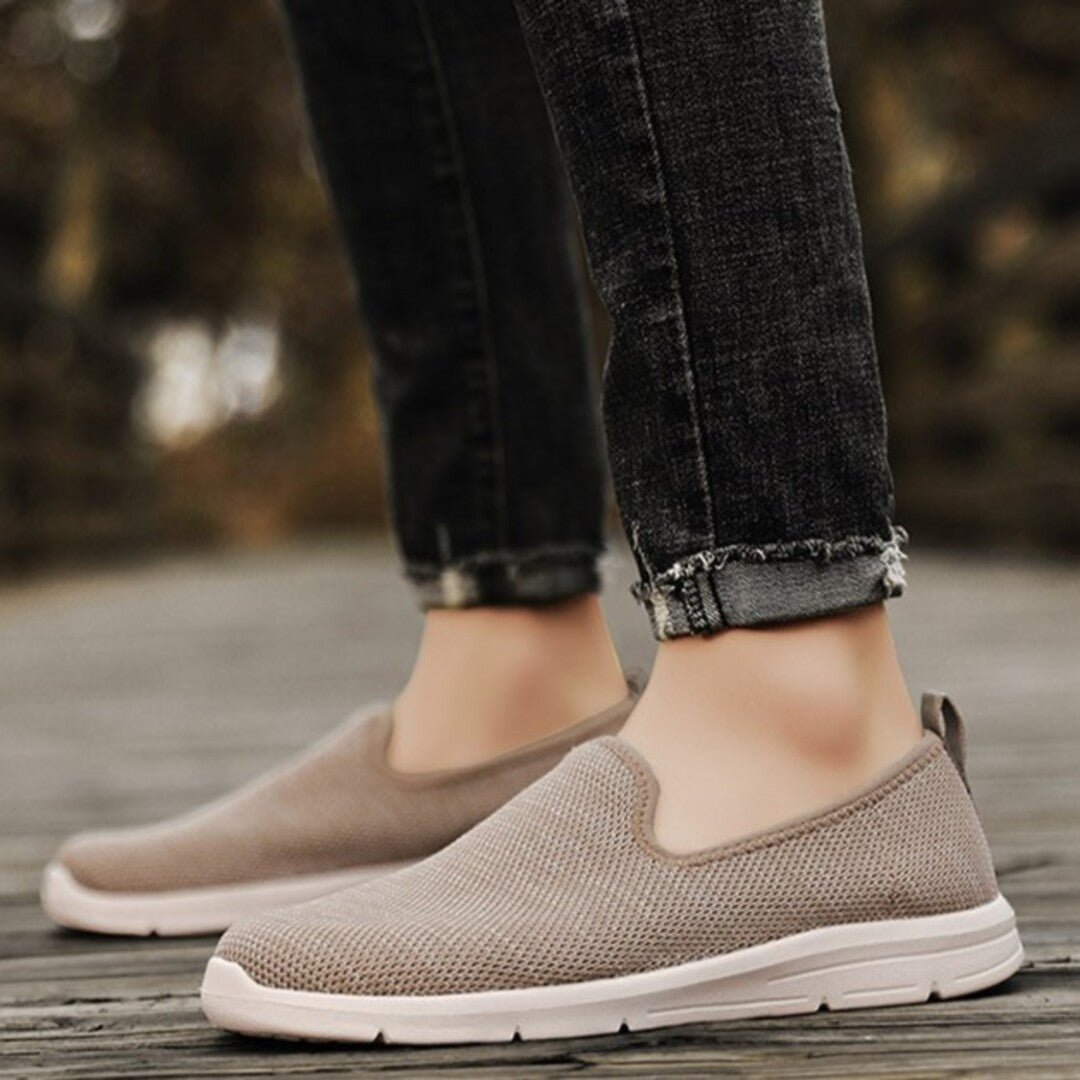 BREATHABLE WALKING SHOES