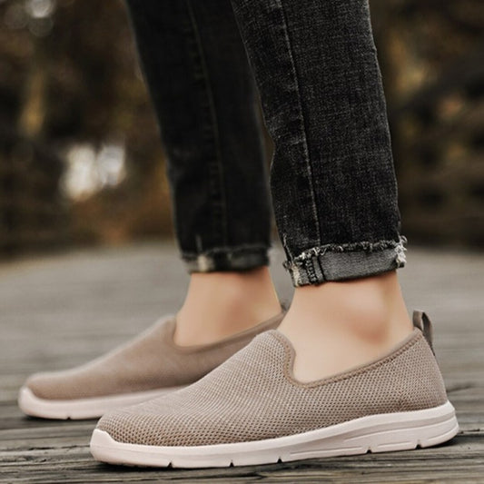 BREATHABLE WALKING SHOES