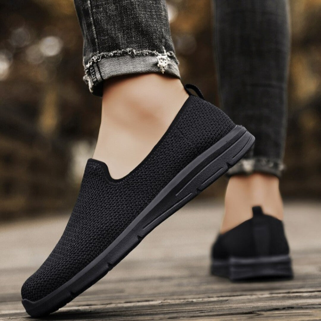 BREATHABLE WALKING SHOES