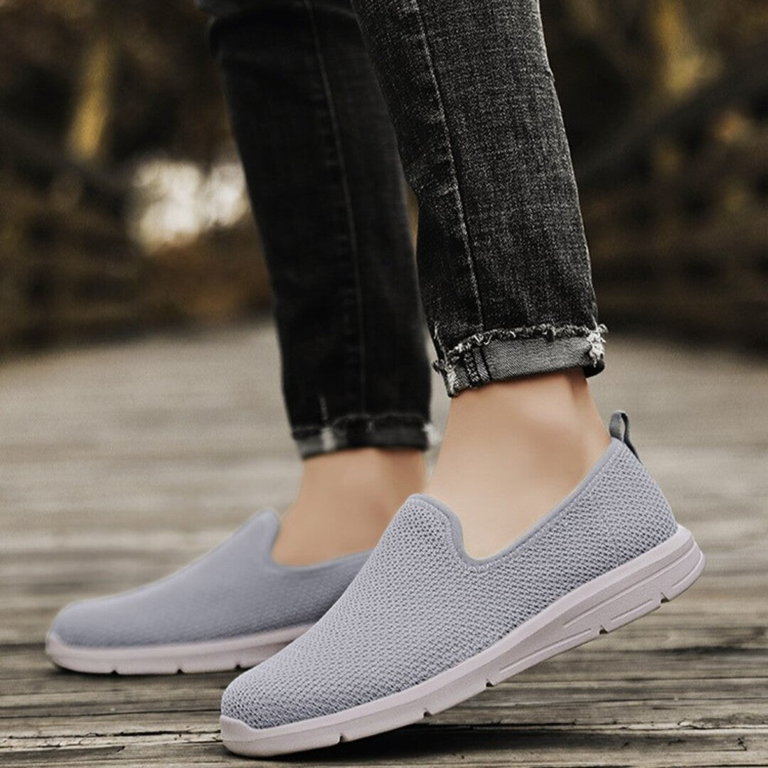 BREATHABLE WALKING SHOES