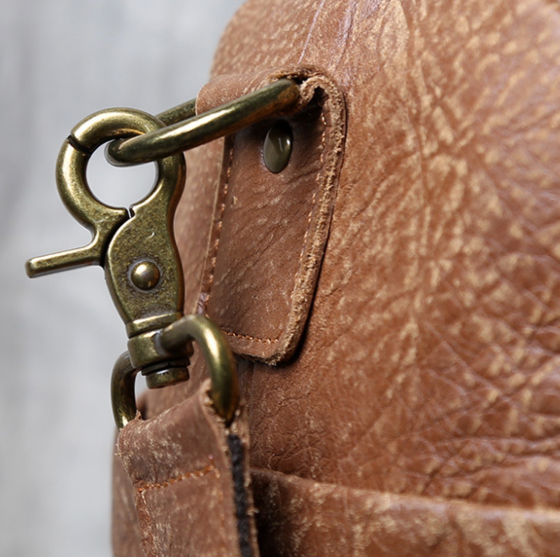 LEATHER DUFFLE TRAVEL BAG