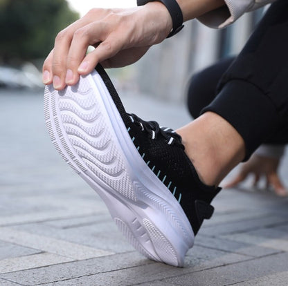 LIGHTWEIGHT KNIT SHOES