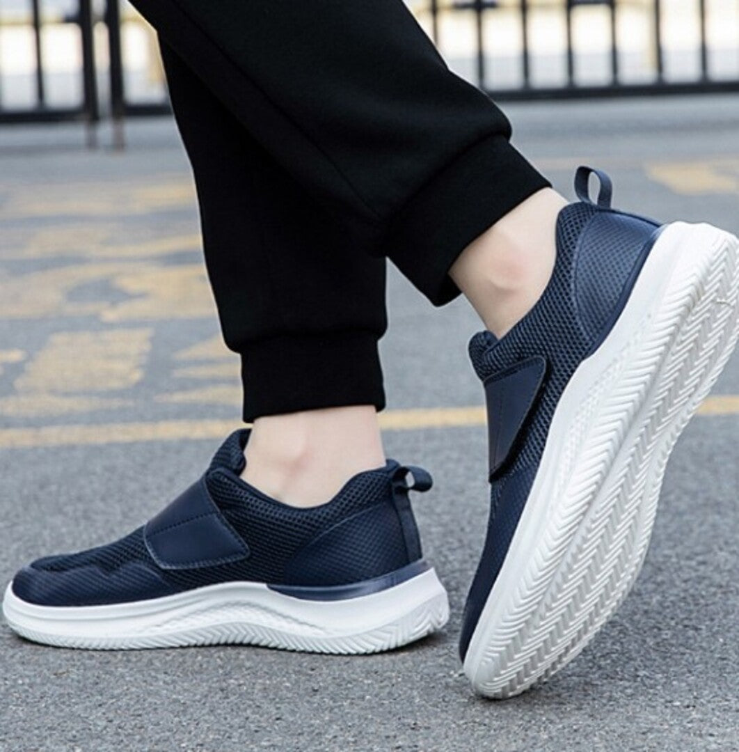 LIGHTWEIGHT VELCRO SHOES