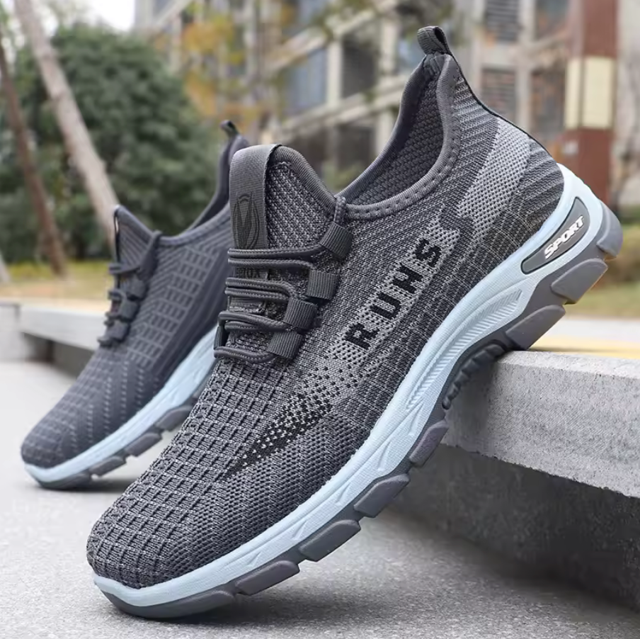 RUNNING LIGHTWEIGHT SNEAKERS