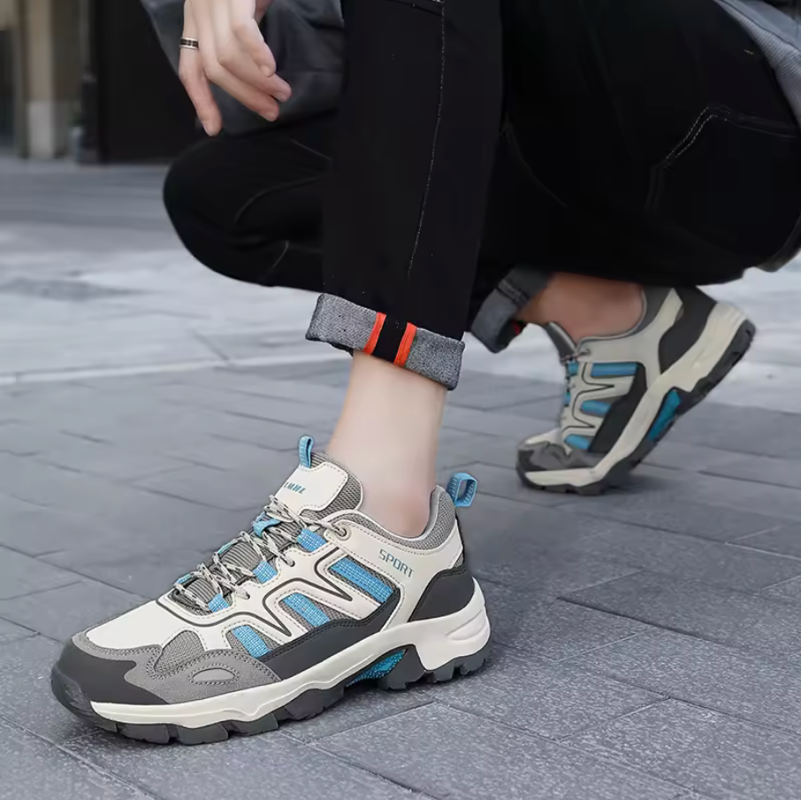 DURABLE WALKING SNEAKERS