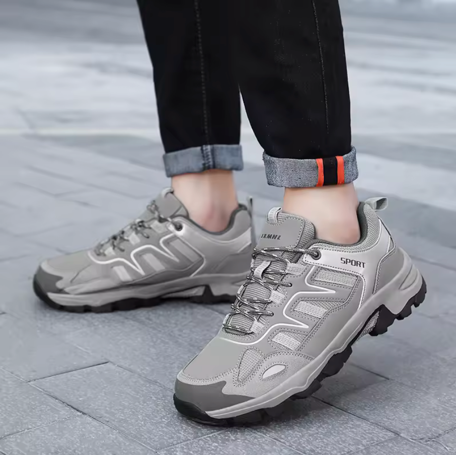 DURABLE WALKING SNEAKERS