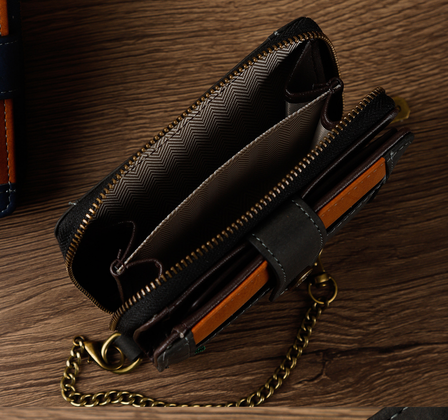 BUCKLE CHAIN LEATHER WALLET