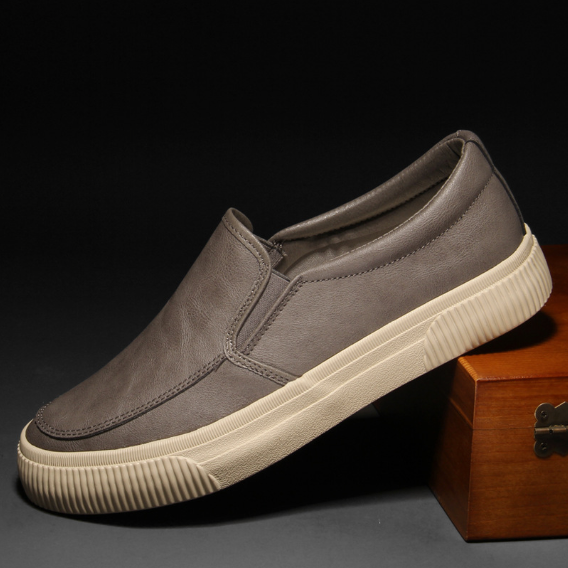 CASUAL LEATHER SLIP-ON BOARD SHOES