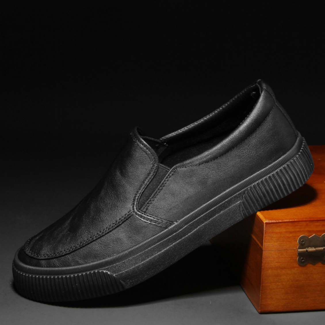 CASUAL LEATHER SLIP-ON BOARD SHOES