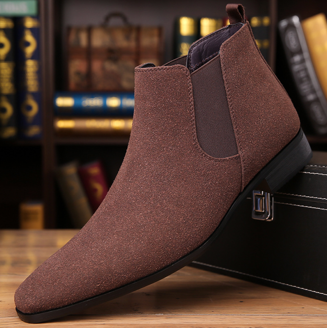 CASUAL LEATHER CHELSEA BOOTS