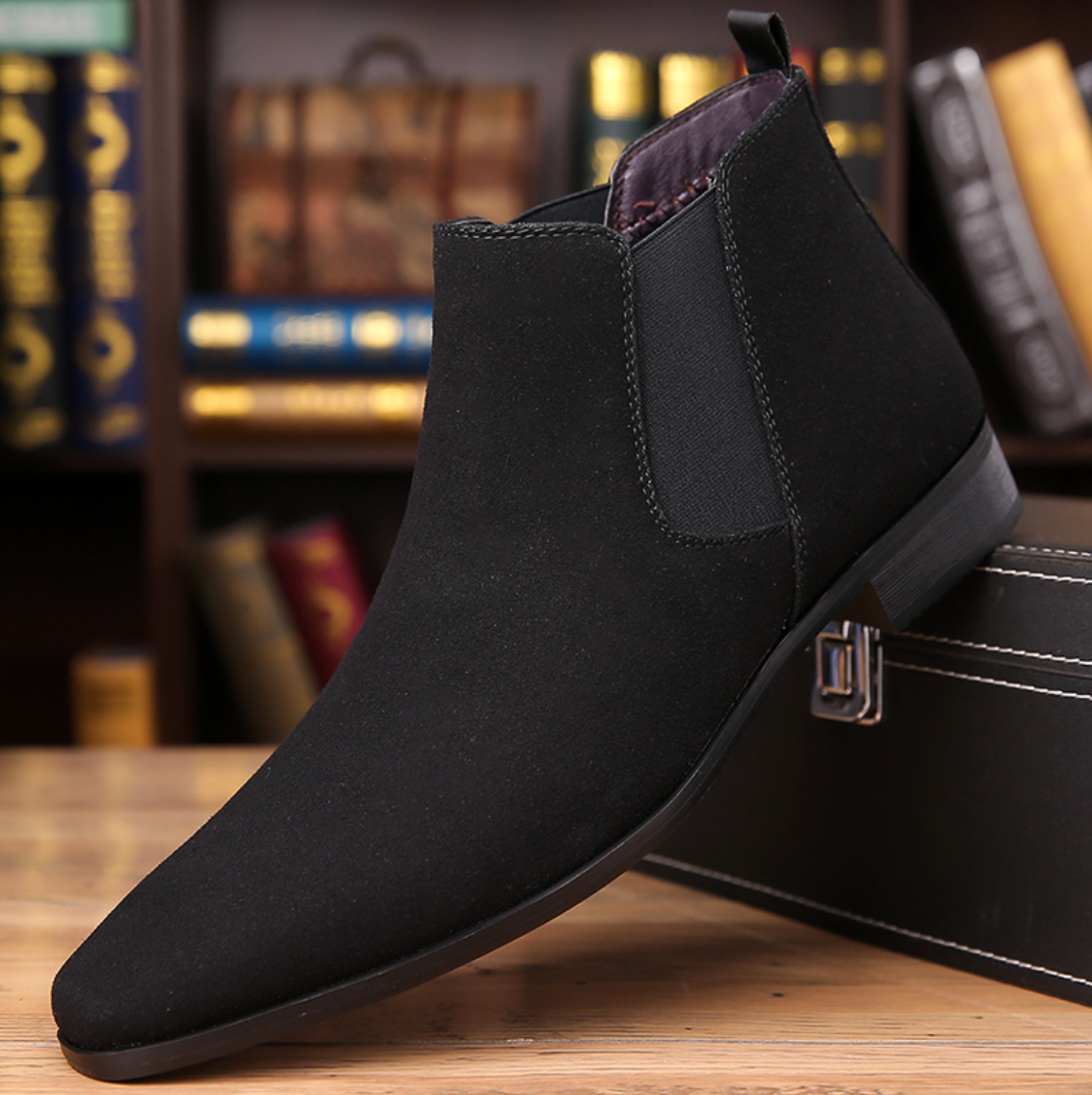 CASUAL LEATHER CHELSEA BOOTS