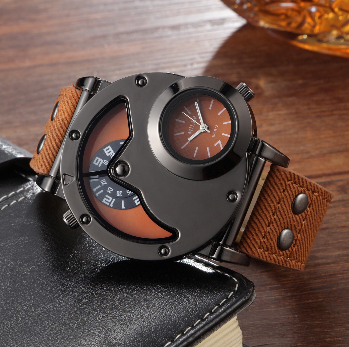 TRAVEL VINTAGE WATCH