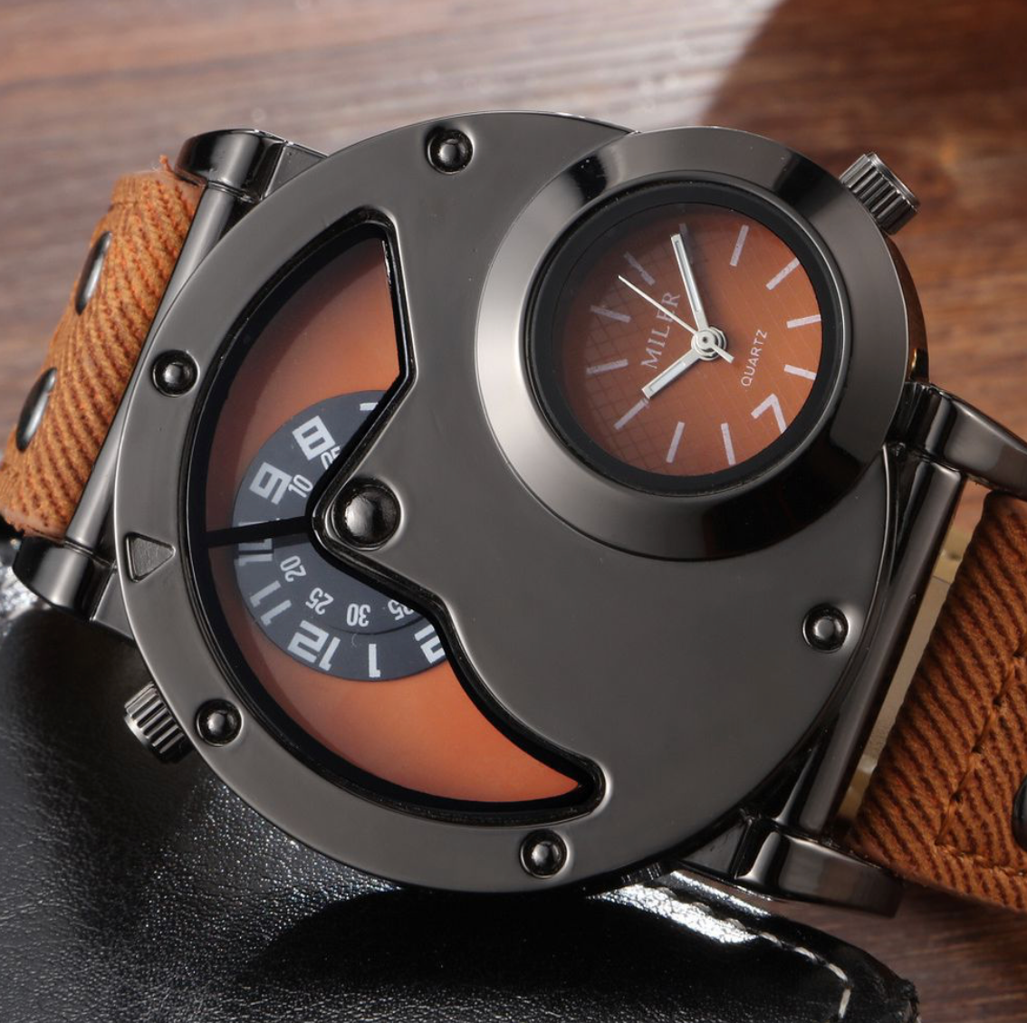 TRAVEL VINTAGE WATCH