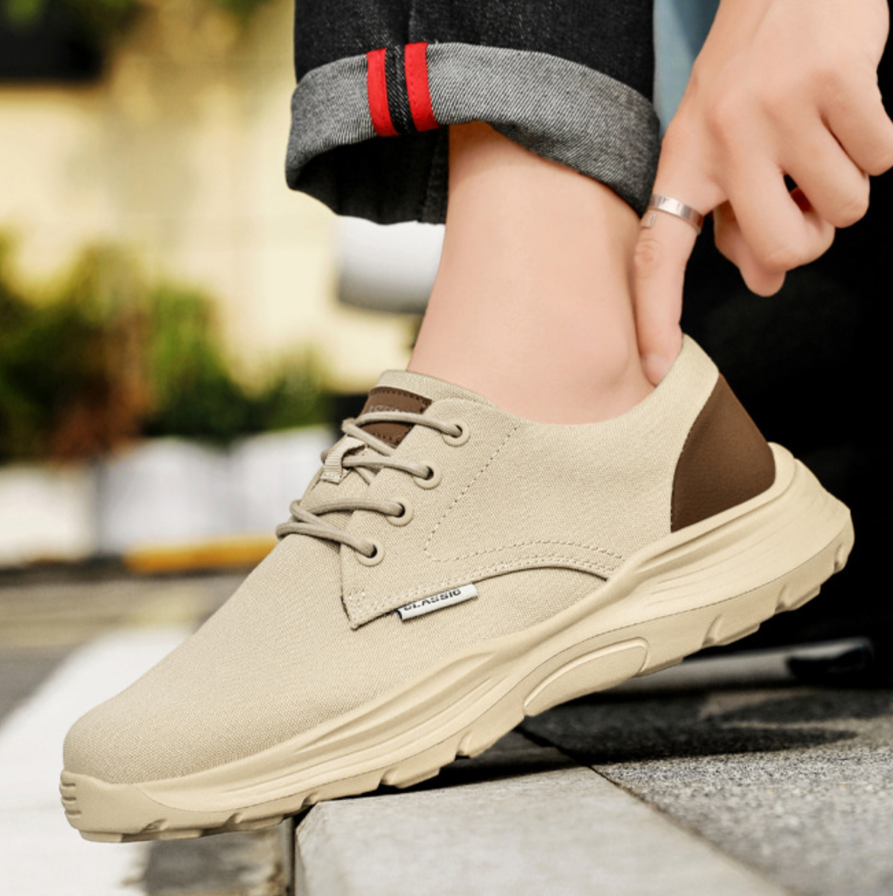 WEAR-RESISTANT WALKING SNEAKERS