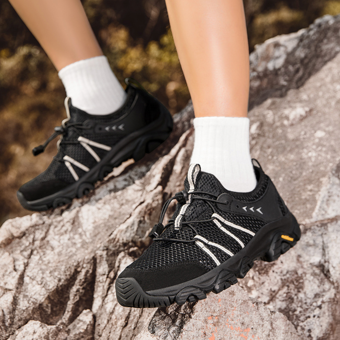 LIGHTWEIGHT HIKING SNEAKER
