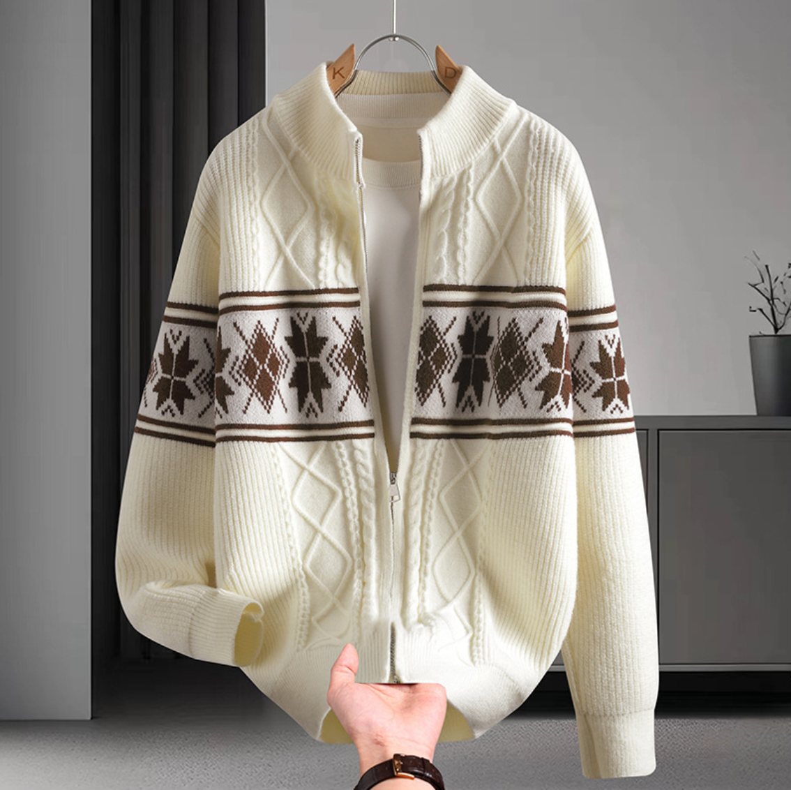 COTTON STAND-UP SWEATER