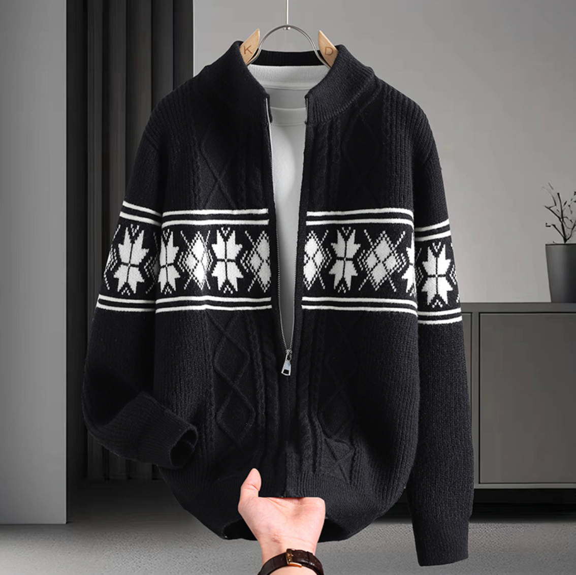 COTTON STAND-UP SWEATER