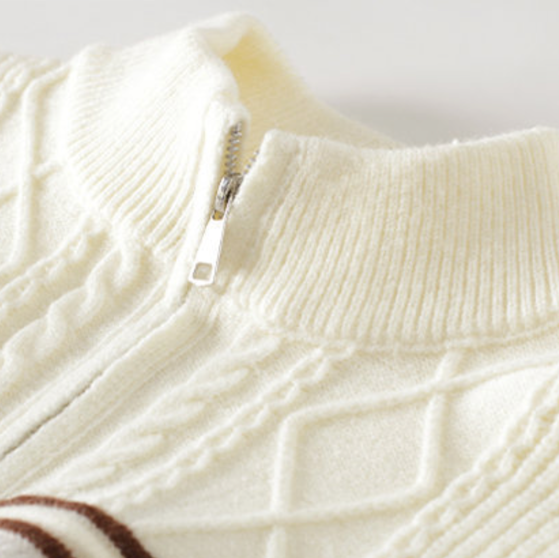 COTTON STAND-UP SWEATER
