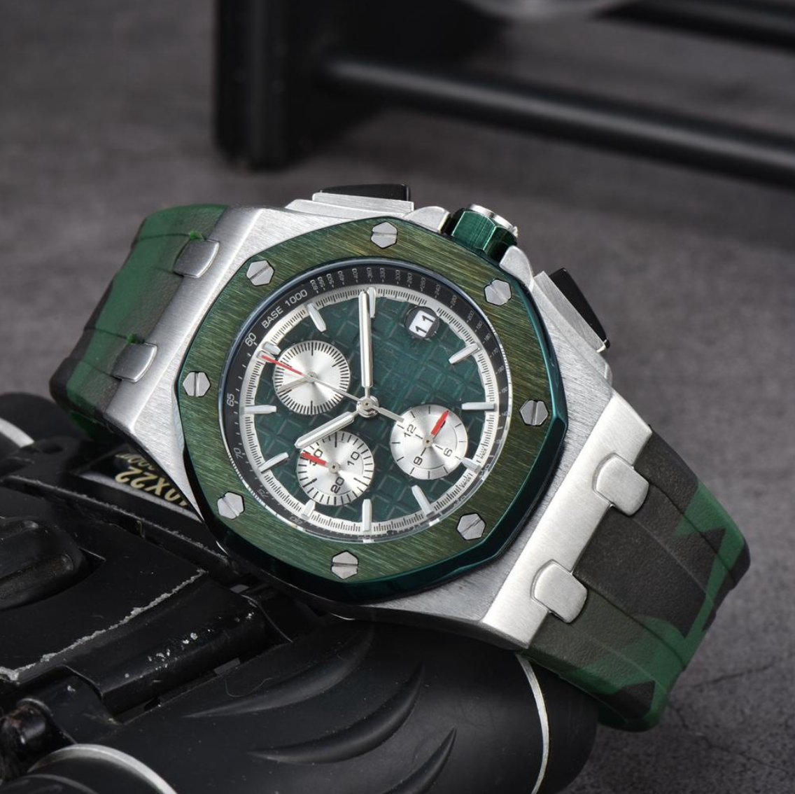 SIX-NEEDLE CHRONOGRAPH WATCH