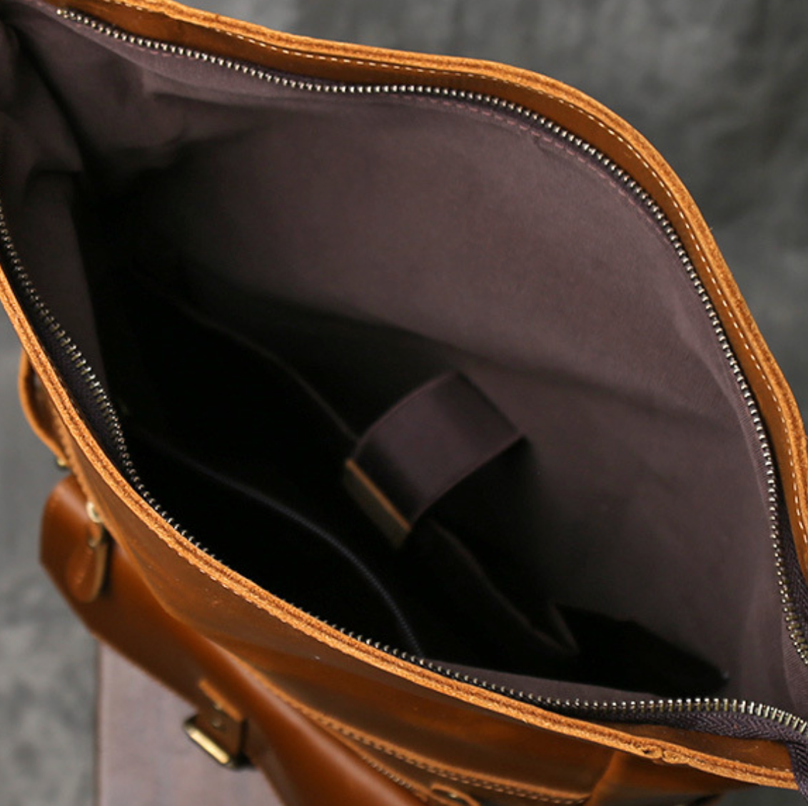 LEATHER TRAVEL BACKPACK