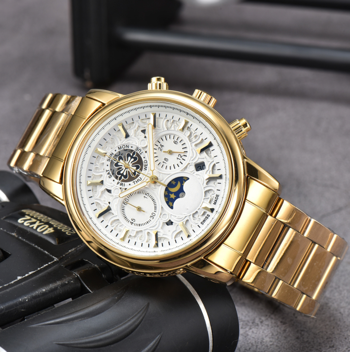 CLASSIC PERPETUAL CALENDAR WATCH