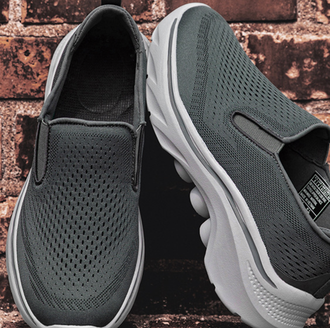 LIGHTWEIGHT MESH WALKING SHOES